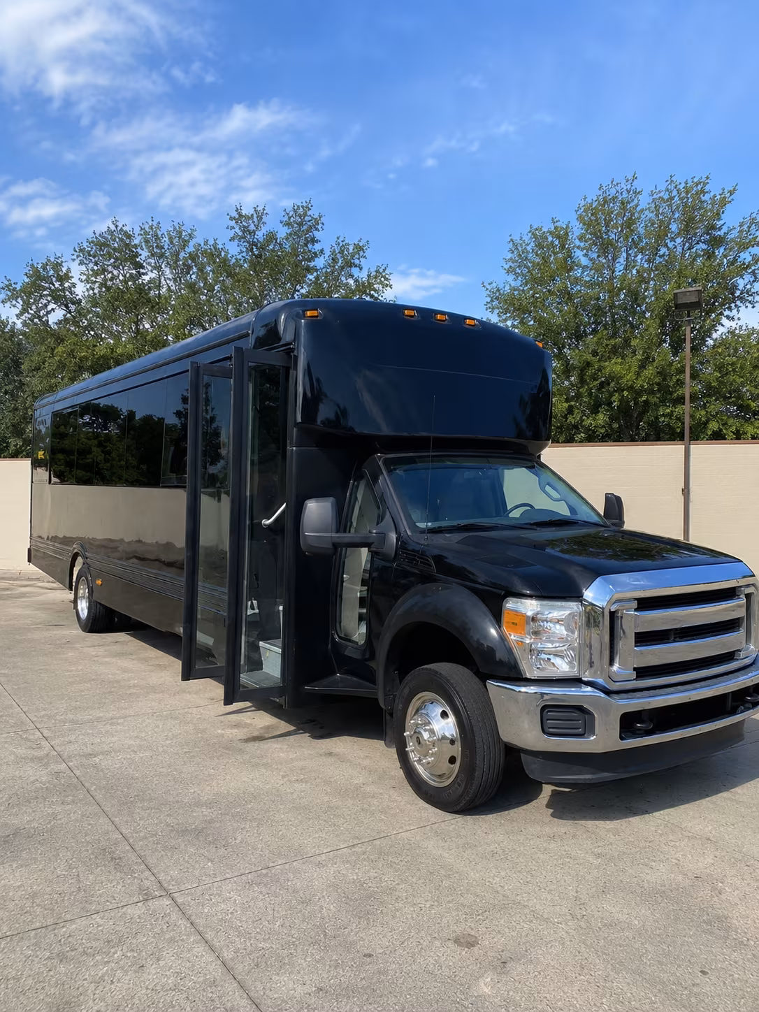albany 20 passenger party bus