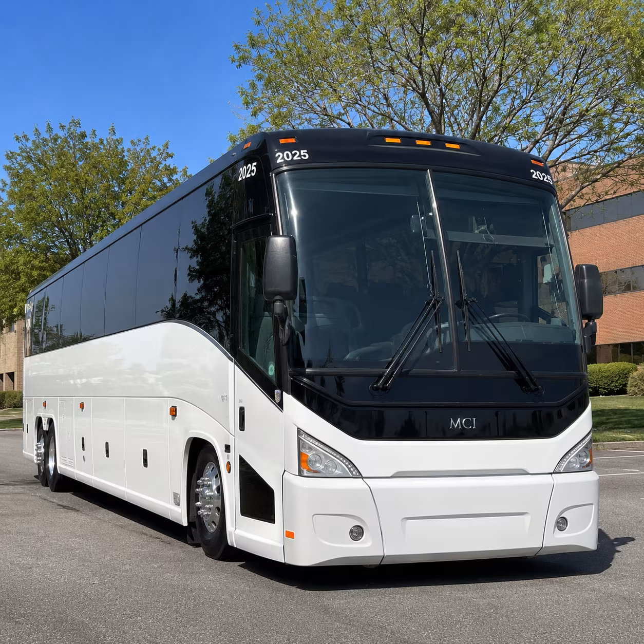 charter buses to saratoga race course for racing season and travers stakes